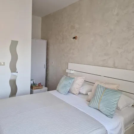 Blue Diamond Πανσιόν